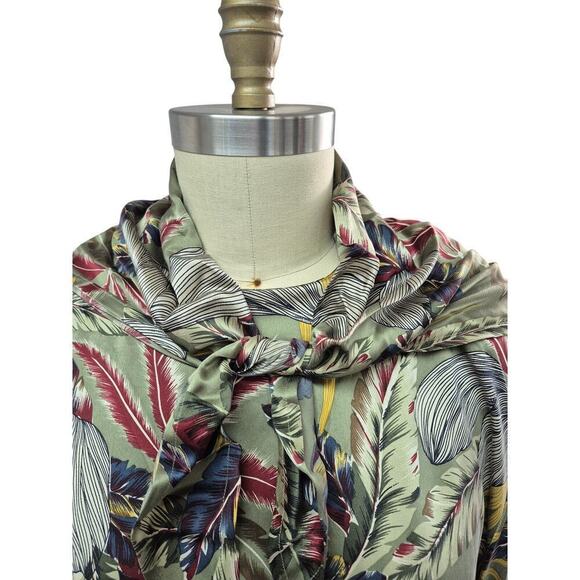 DONCASTER Silks 100% Silk Blouse w/ Detachable scarf Tropical Green Print Sz 16 - Picture 2 of 6